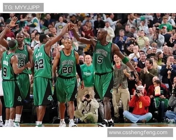 热火与凯尔特人激战正酣NBA季后赛精彩对决引发球迷热议